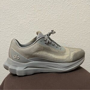 Alo Unisex Runner Performance Running Shoes Sneakers Size W 11/ M 9.5